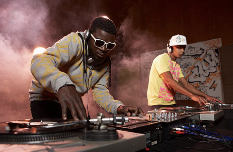 DJ
